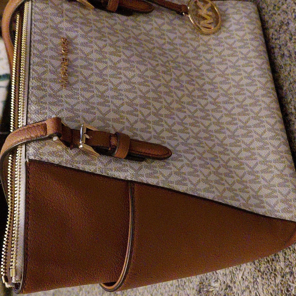 Authentic Practically New Michael Kors Tote Bag - image 2